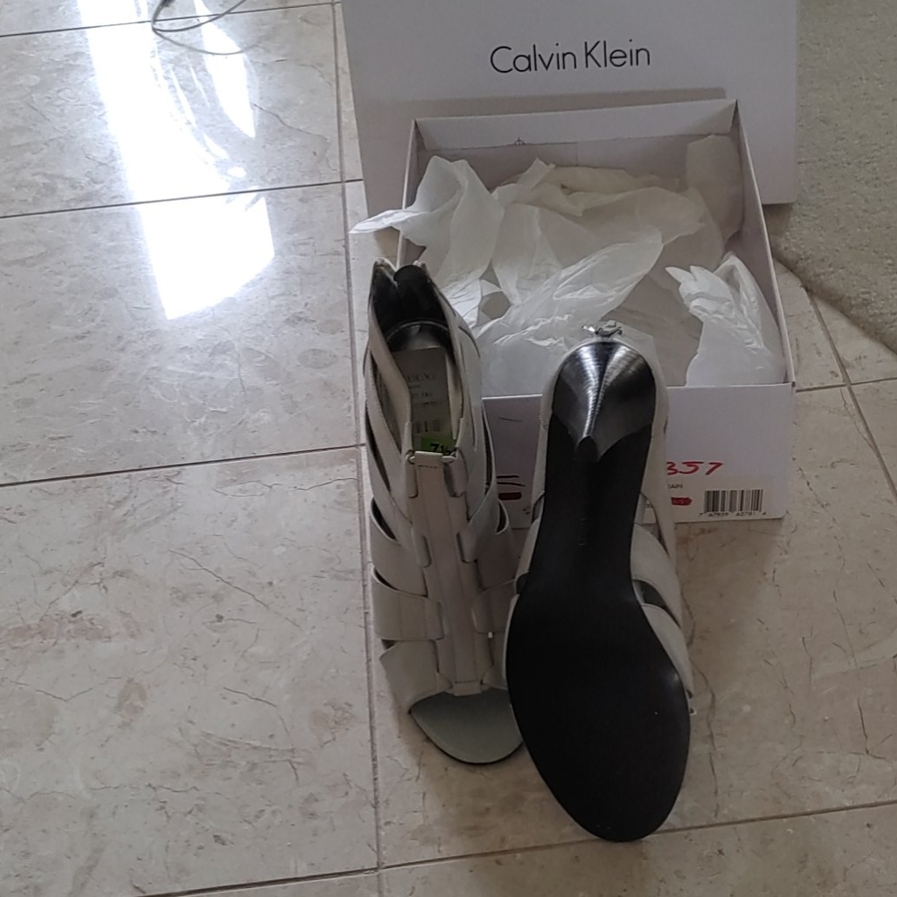 Shoes - Picture 2 of 3